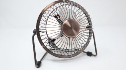 Podlahový ventilátor je jedním z mnoha různých typů ventilátorů.