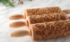 embosovany-valecek-na-testo