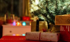 Vánoční stromek s dárky