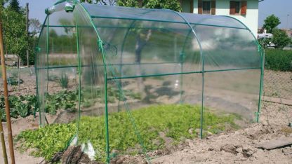 vybirame-zahradni-foliovnik