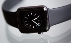 Jak změnit vzhled ciferníku na Apple Watch?