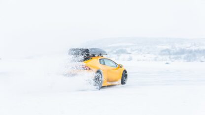 Auto na sněhu